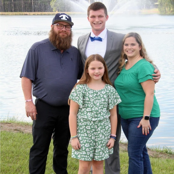 Meet your Posher, Adam - Picture 3 of 4